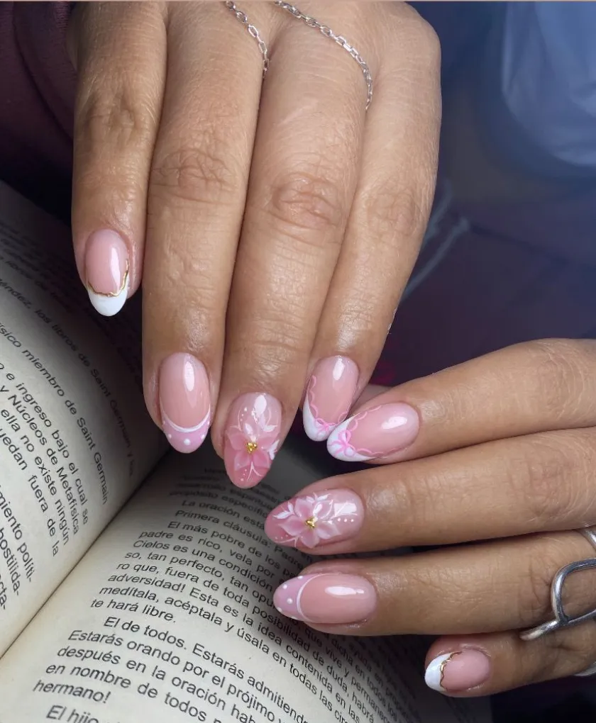 Servicio de uñas acrílicas profesionales en Estilo Impecable Riobamba