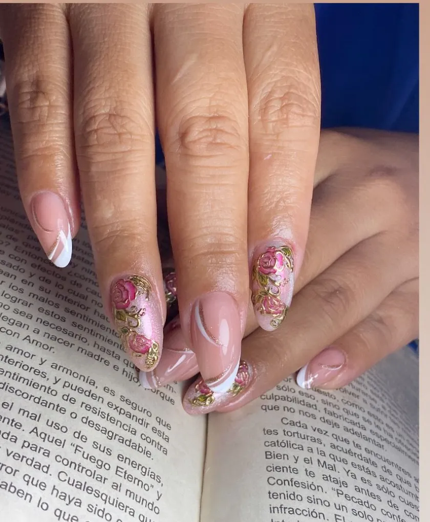 Servicio de soft gel con acabado natural en Estilo Impecable Riobamba